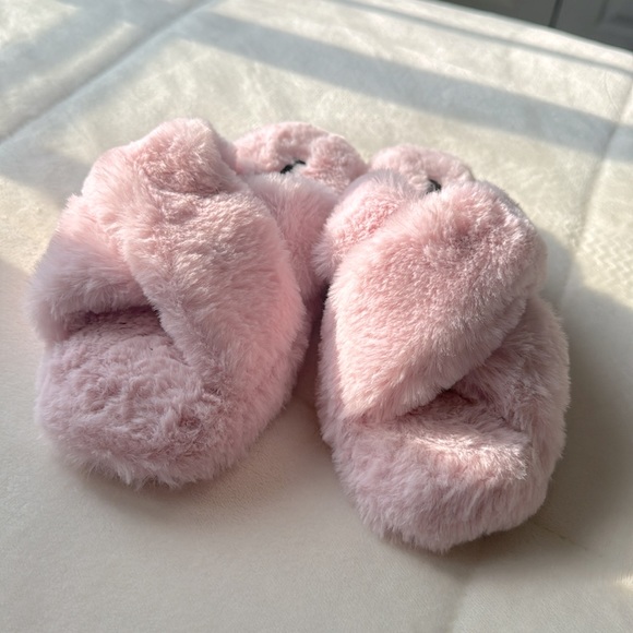 Fuzzy Steve Madden slippers - Picture 3 of 5
